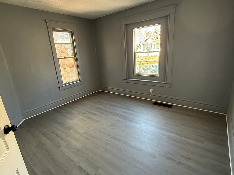 310 E Arcadia Ave — Photo 3
