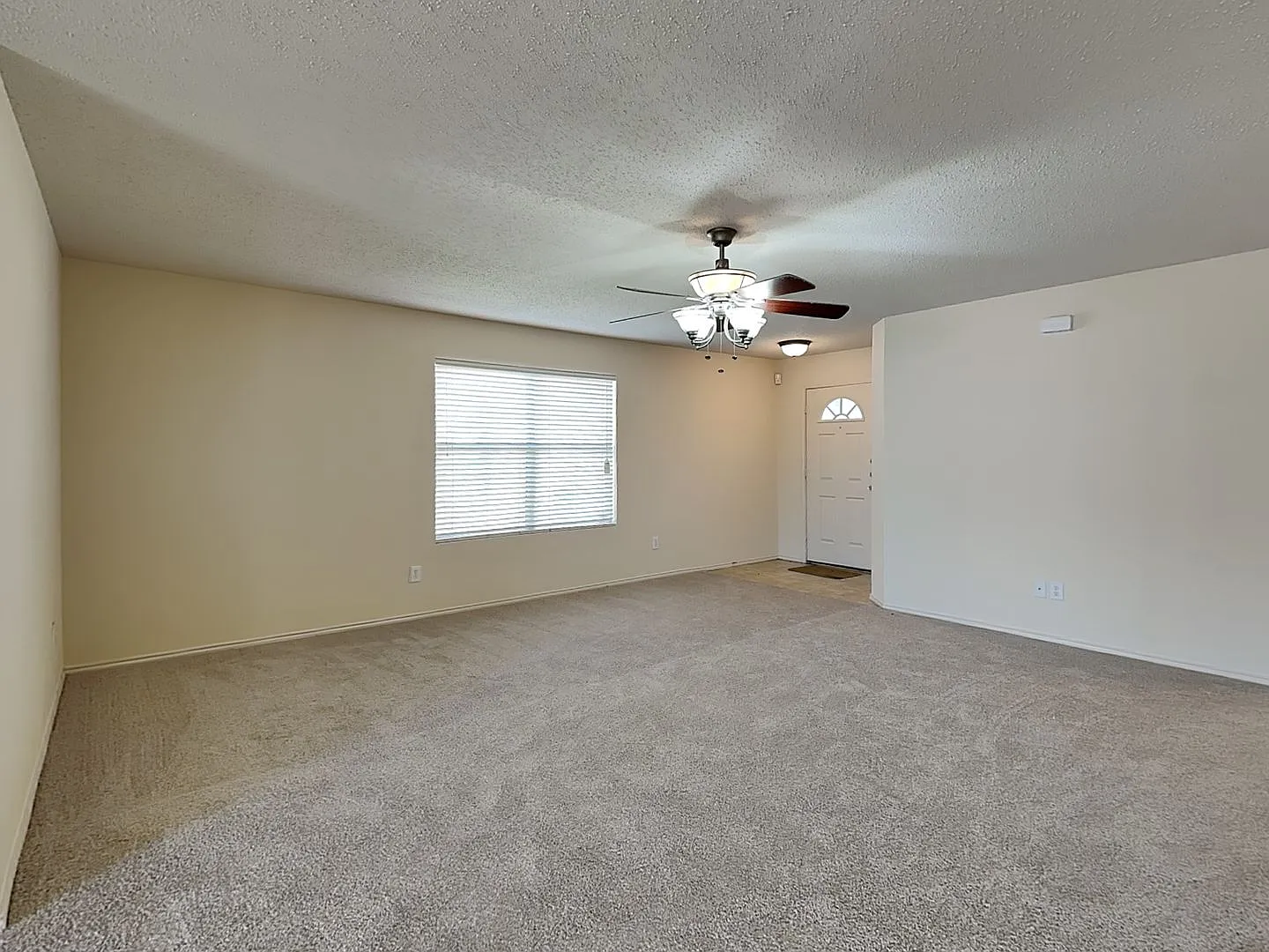 Beautiful Brick home in Mansfield ISD! — Photo 4