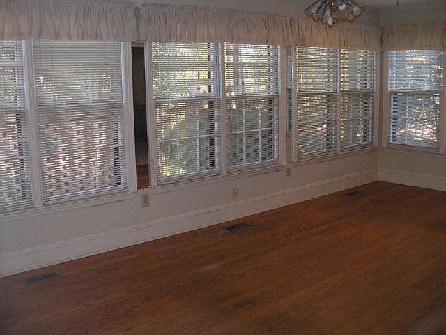 2nd image of 134 S Stratford Dr #134