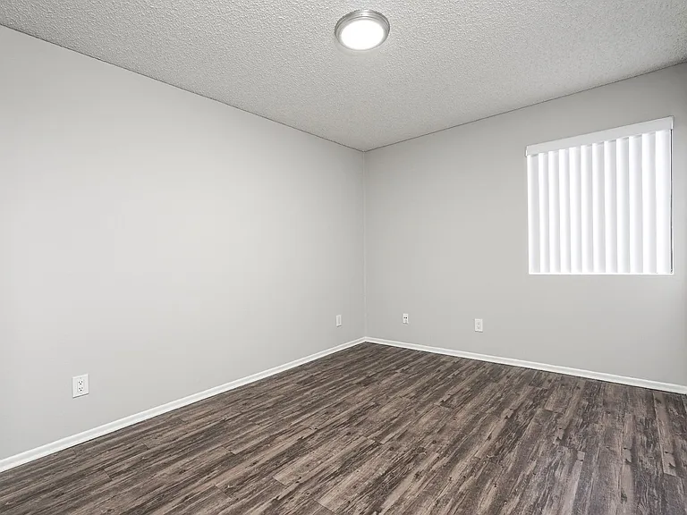 321 N Cedar St — Photo 7