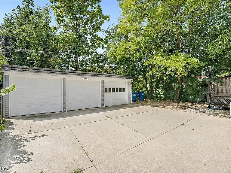 Garage parking spot included