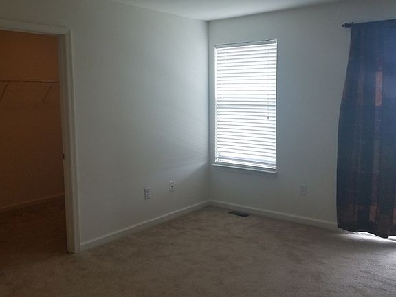5th image of 421 Jacobsen Dr