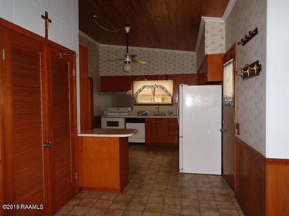 4th image of 1401 Bayou Side Dr
