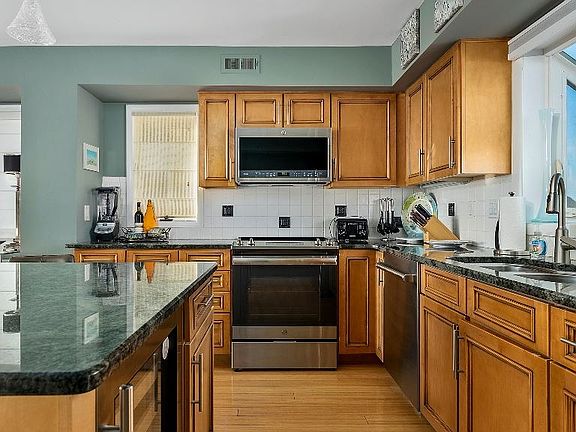 4th image of 3010 Marine Pl