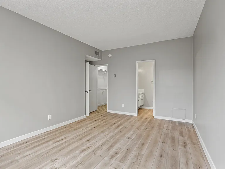 Bedroom with Bathroom