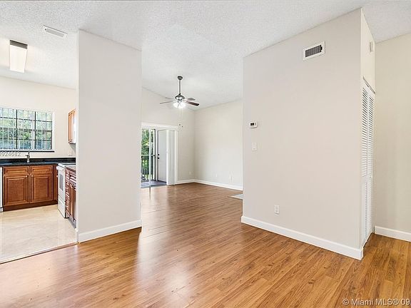 2nd image of 891 Cypress Park Way #H6