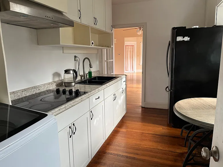 Kitchen with plenty cabinets