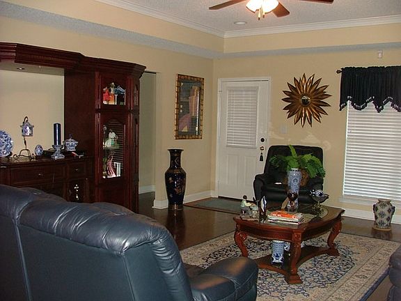 3rd image of 129 Leighton Dr
