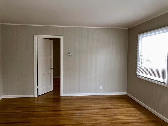 5th image of 937 Lincoln Ave