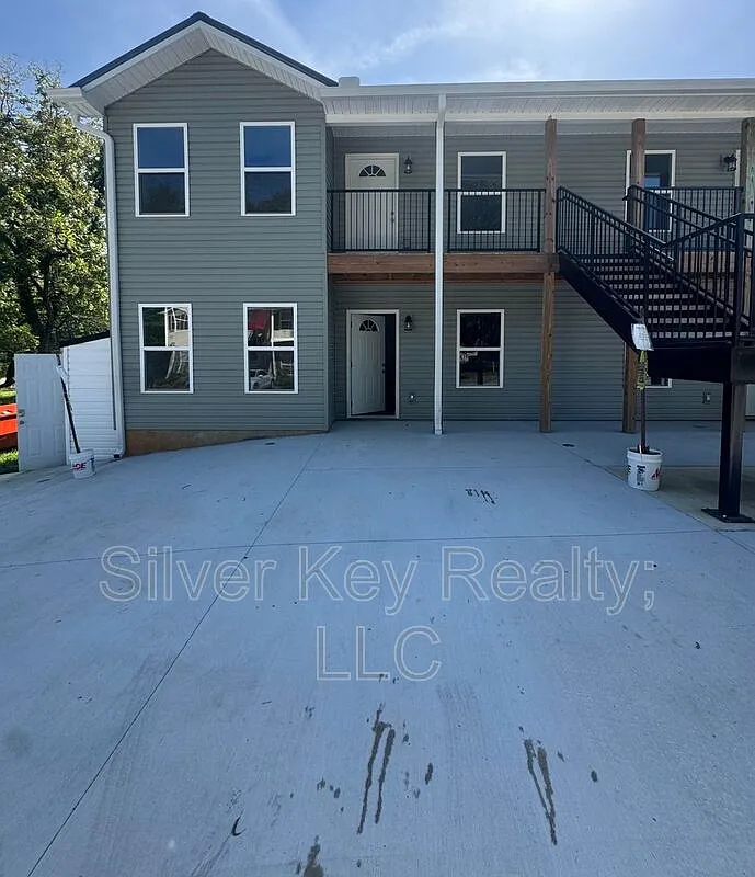 2 bed, 2.0 bath — Photo 2