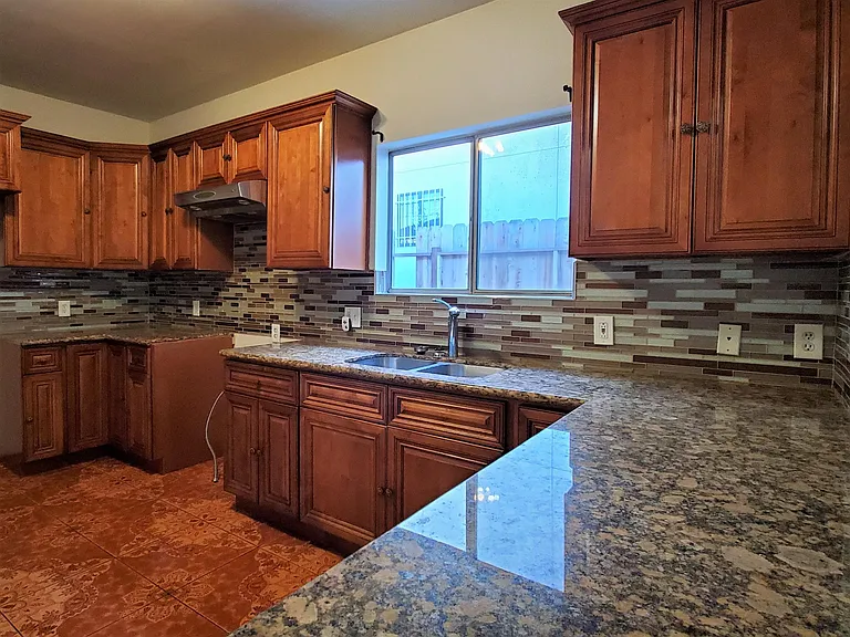 608 N Serrano Ave — Photo 13