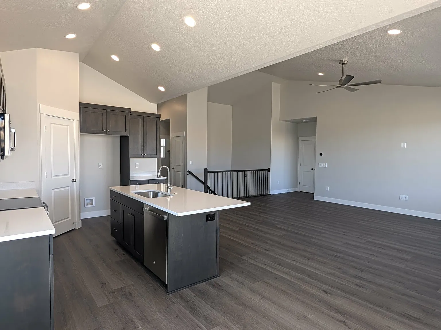 3 bed, 1700 sqft, $2,700 — Photo 4