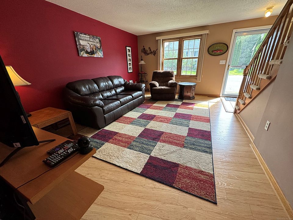 Pond Hollow 10 White Tail Ln Wallingford CT Zillow