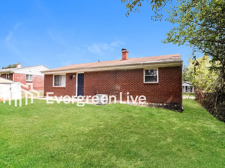 1915 Lotushill Dr — Photo 14