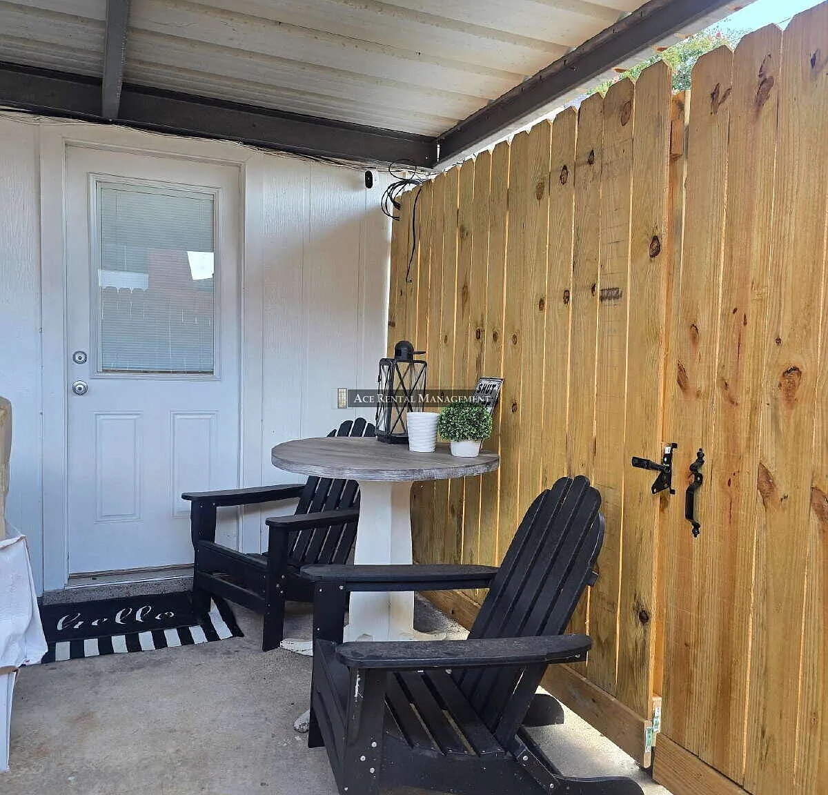 Coming Soon - Welcome home in the heart of Port Neches! This beautifully updated 2bd/1.5bth townh... — Photo 2