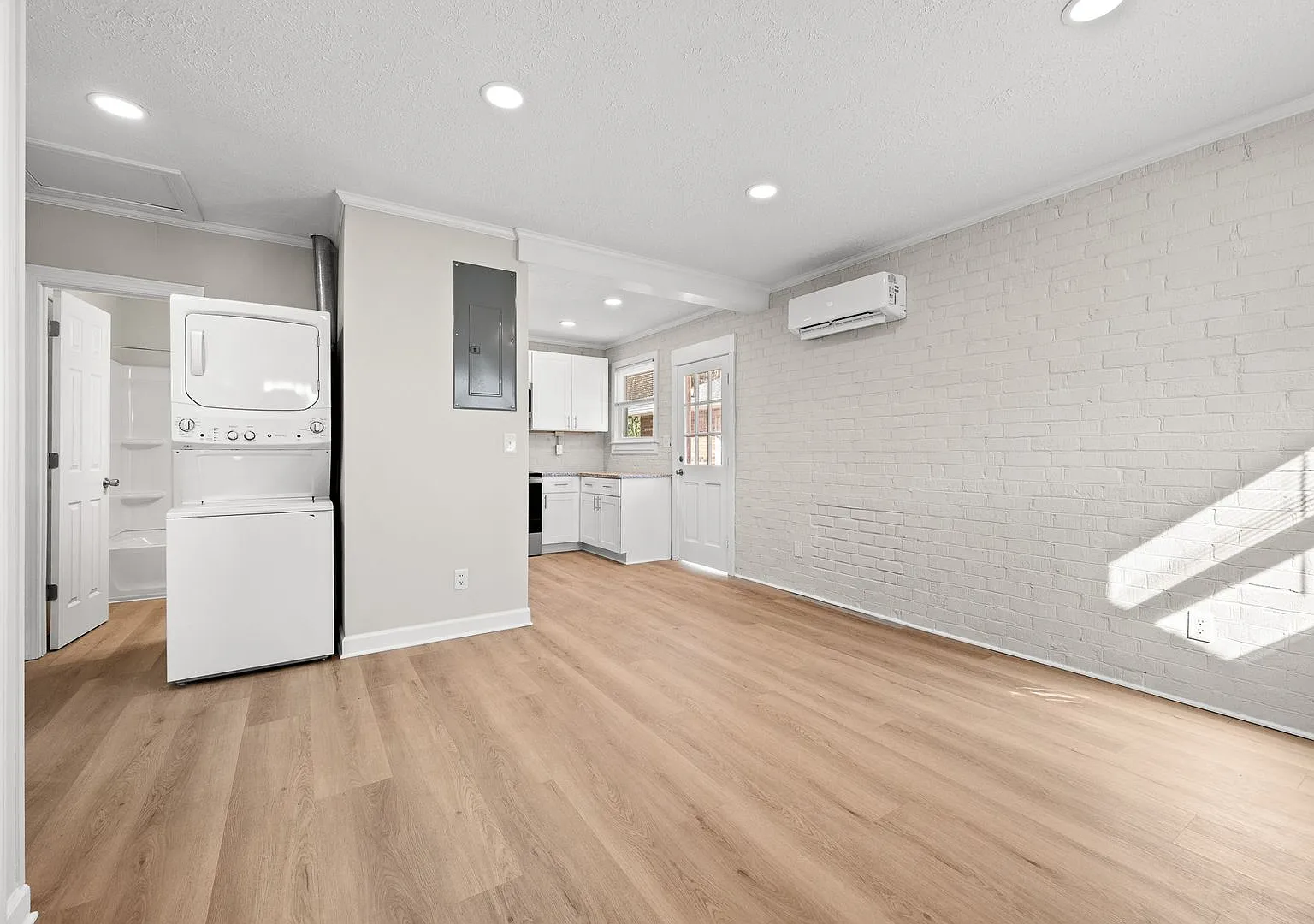 132 Madison Circle — Photo 2