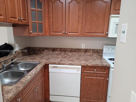 5th image of 845 Twin Lakes Dr #30