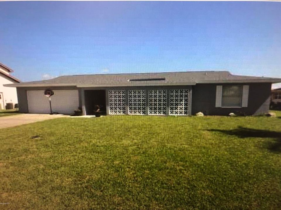 1st image of 23 Fairway Dr