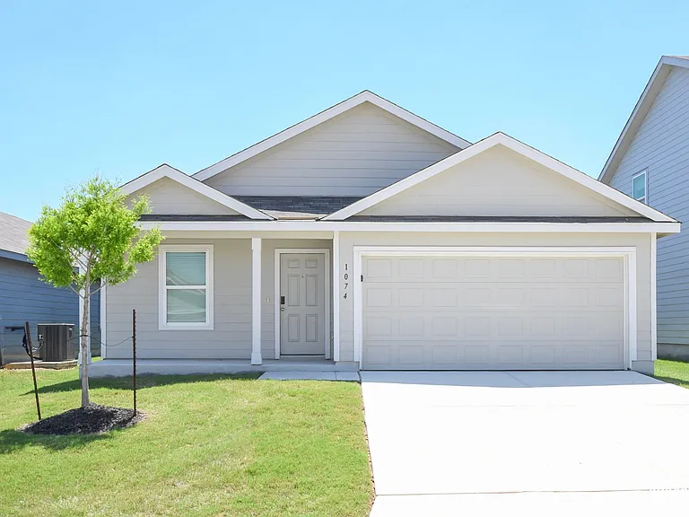 1074 Finesse Ln — Photo 2