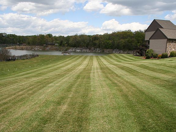 4th image of 202 Lake Meadow Dr