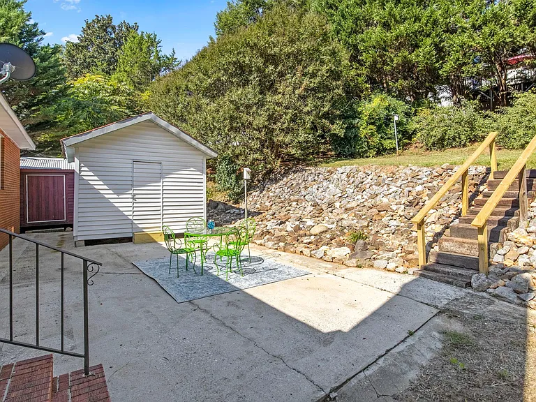 114 Fisher Dr — Photo 11