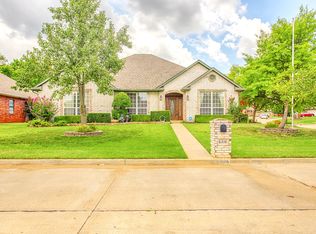 6216 Woodcreek Ct, Oklahoma City, OK 73122