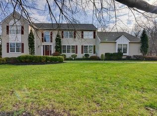 6 Abbott Hollow Ct, Martinsville, NJ 08836
