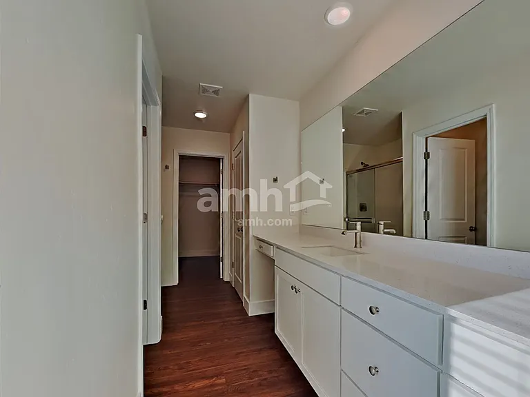 1029 N Barkvine Ave — Photo 11