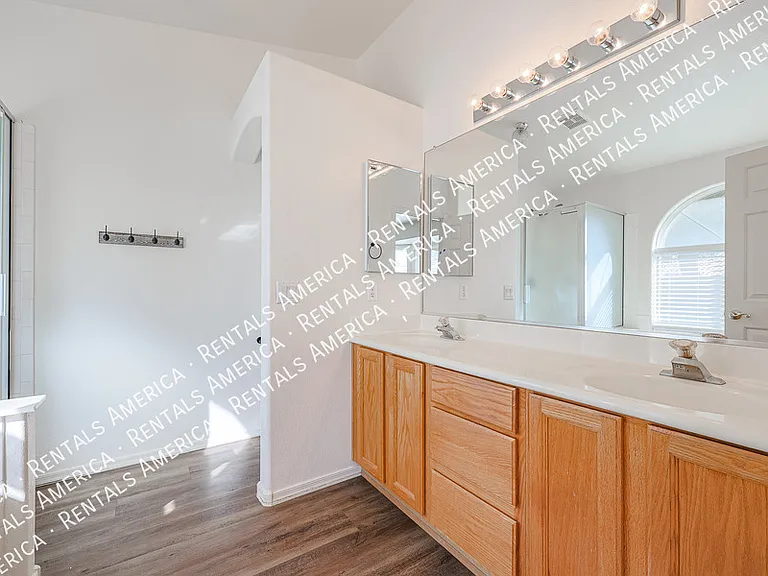 5351 W Saragosa St — Photo 16