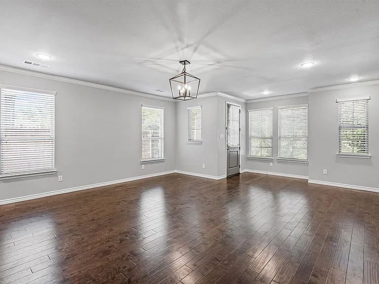 2611 McCart Ave — Photo 7