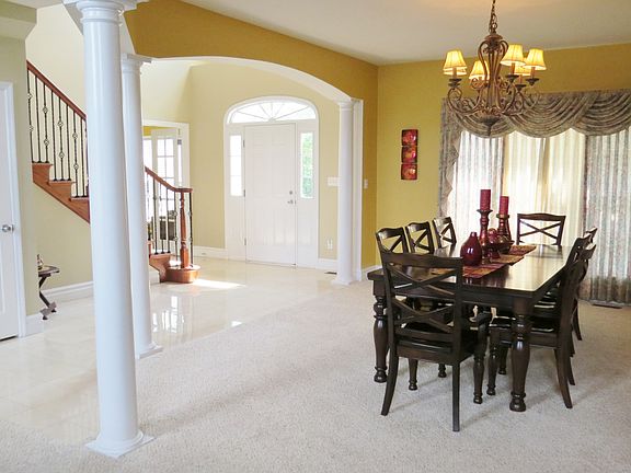 Front Entry-Dining Room