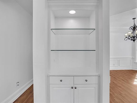 5th image of 480 Young James Cir