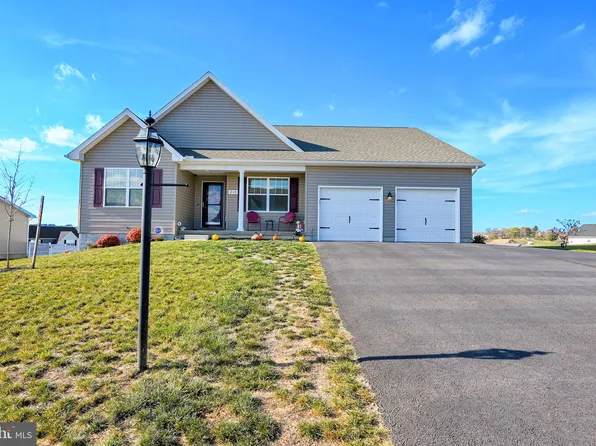 215 Farm House Ln, York, PA 17408