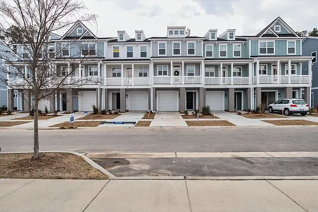 425 Parkside Cmns — Photo 3