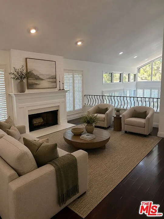 3 bed, 3.0 bath, 2453 sqft, $9,000 — Photo 4