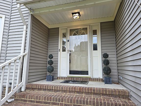 3rd image of 553 Broad Bend Cir