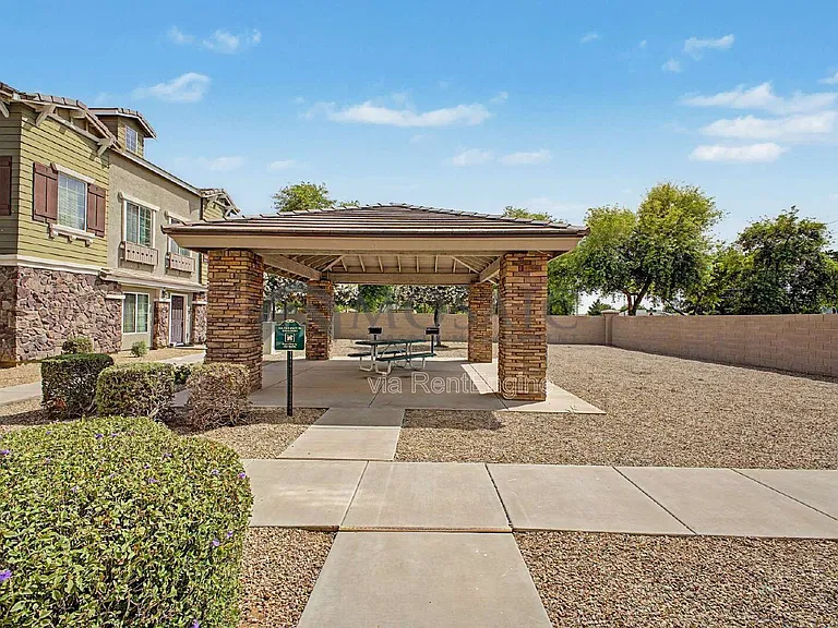 1384 S Sabino Dr — Photo 27