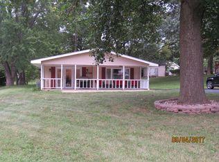 1024 N 3rd St, Riverton, IL 62561