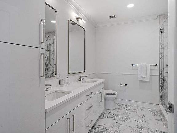 I Model Primary Bathroom