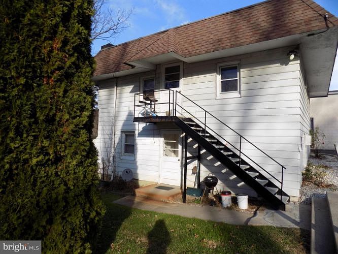 2nd image of 816 S Main St APT 4