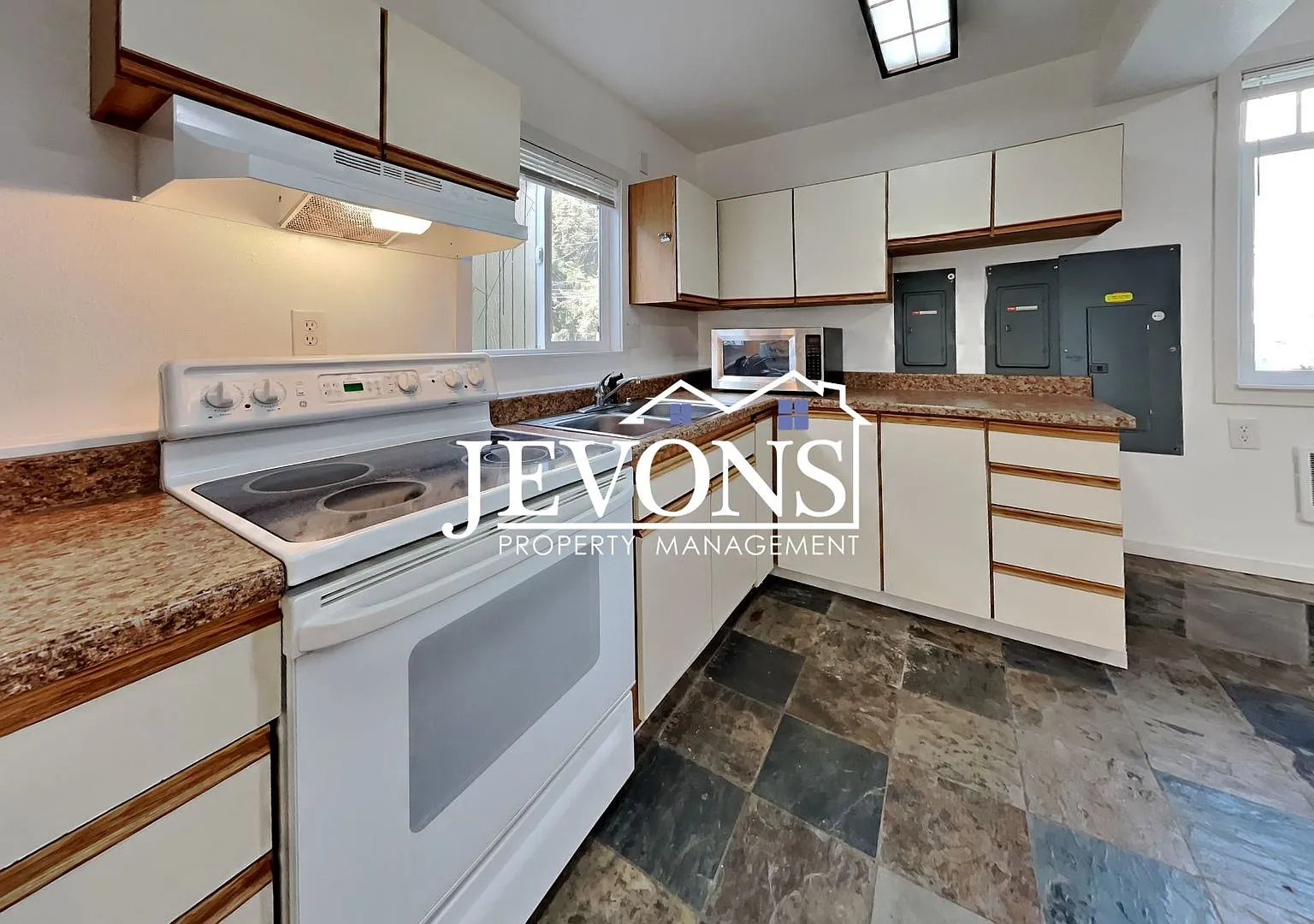 6617 S Monroe St Tacoma, WA 98409 — Photo 2