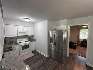 4th image of 443 Park Ave
