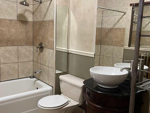 3rd image of 825 Avenue C #C