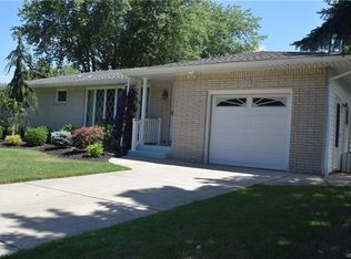 6 Kingswood Dr, Orchard Park, NY 14127