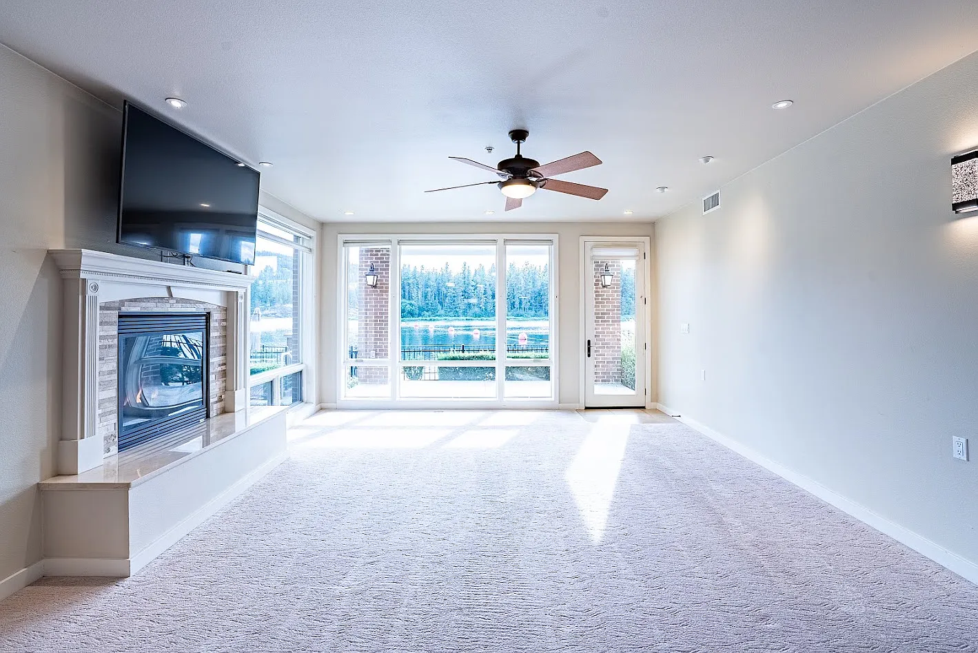 355 W Waterside Dr — Photo 3