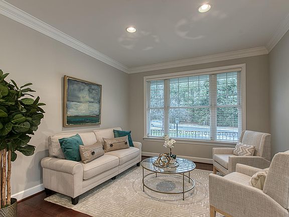 4th image of 2518 Avon Ln