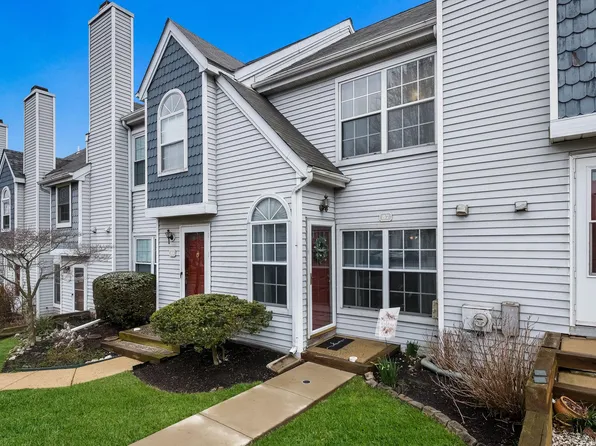 87 Black Watch Ct, Horsham, PA 19044