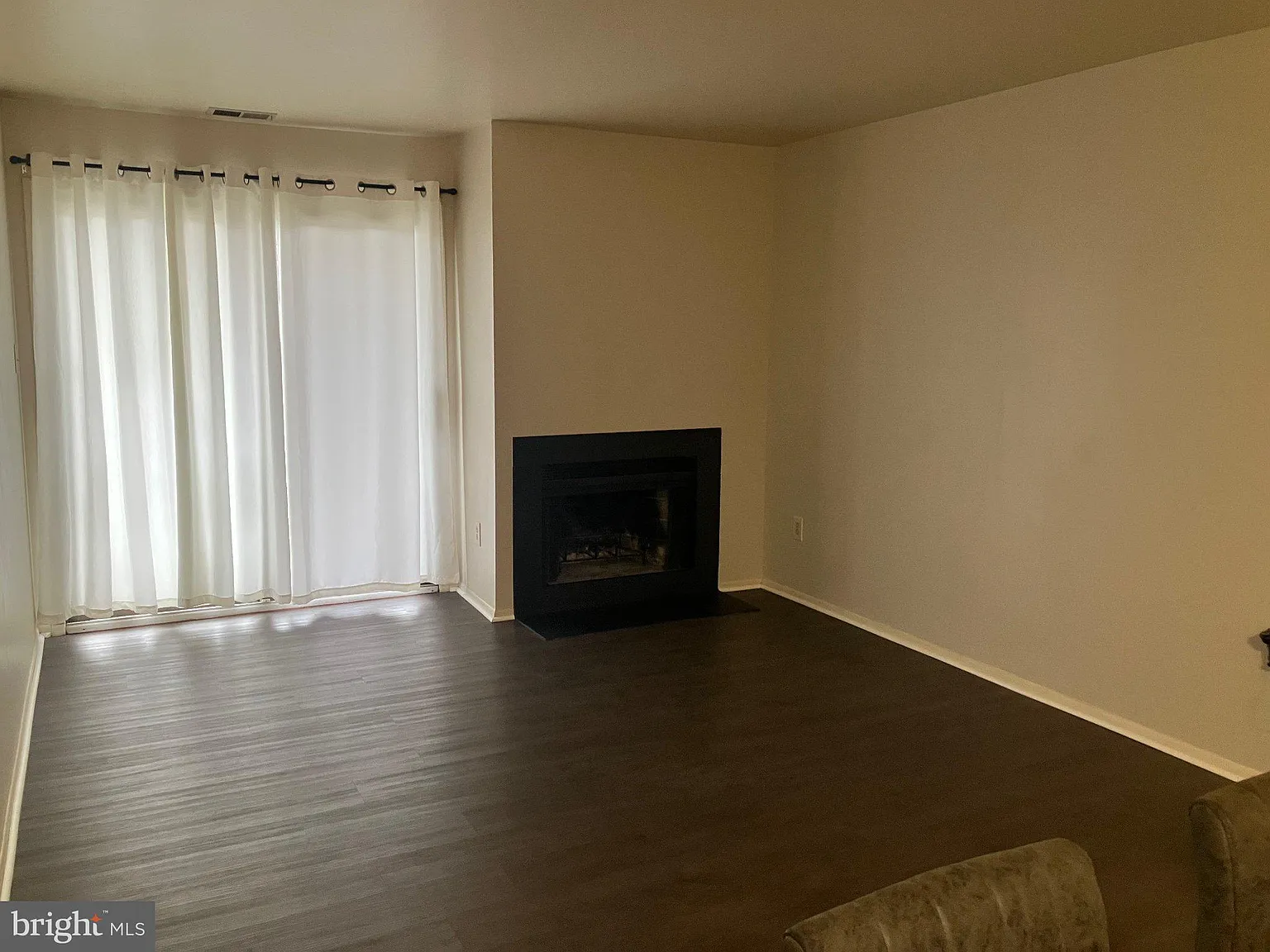 2 bed, 2.0 bath, 812 sqft, $2,000 — Photo 2