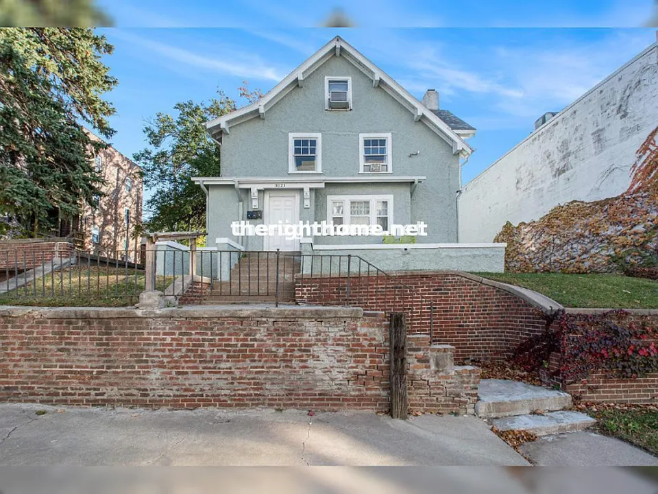 3021 Harney St #3