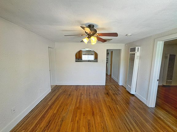 5th image of 1525 Edith Blvd NE